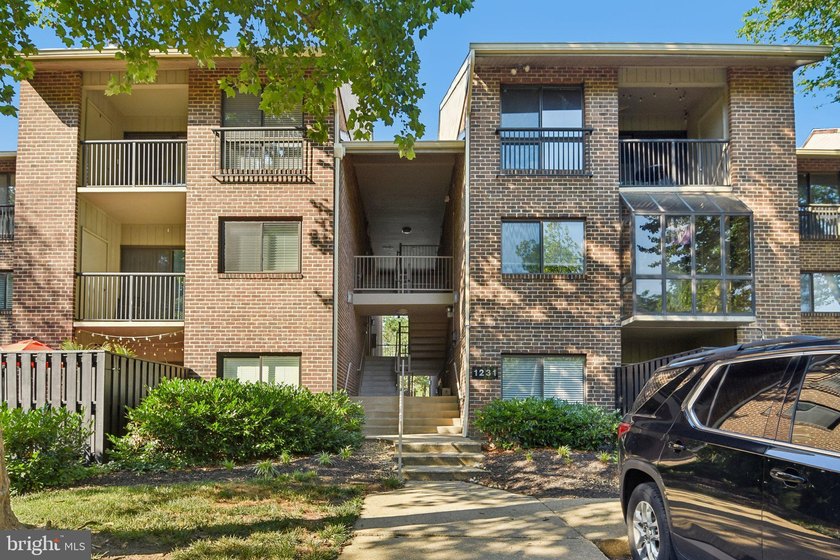 Welcome to 1231 Gemini Dr Unit L, a beautifully updated - photo 2