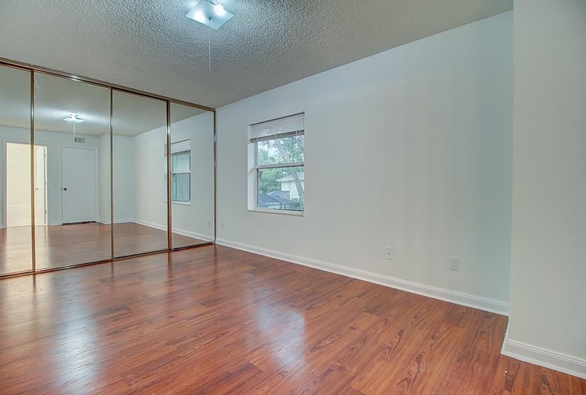 Tranquil 2-story townhouse featuring a bright, open floor plan - photo 23