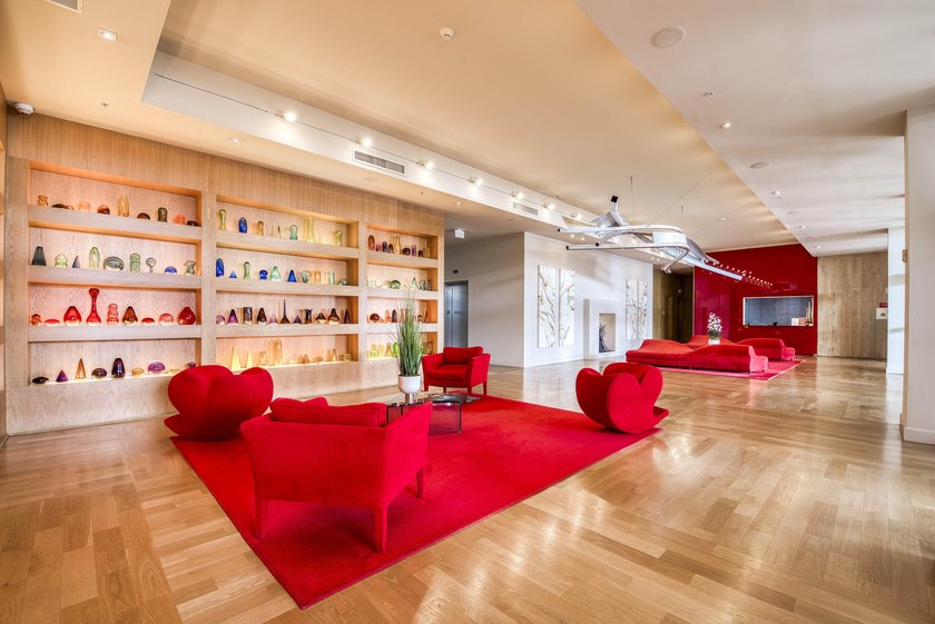 Beautifully updated corner-unit penthouse just steps to the - photo 25