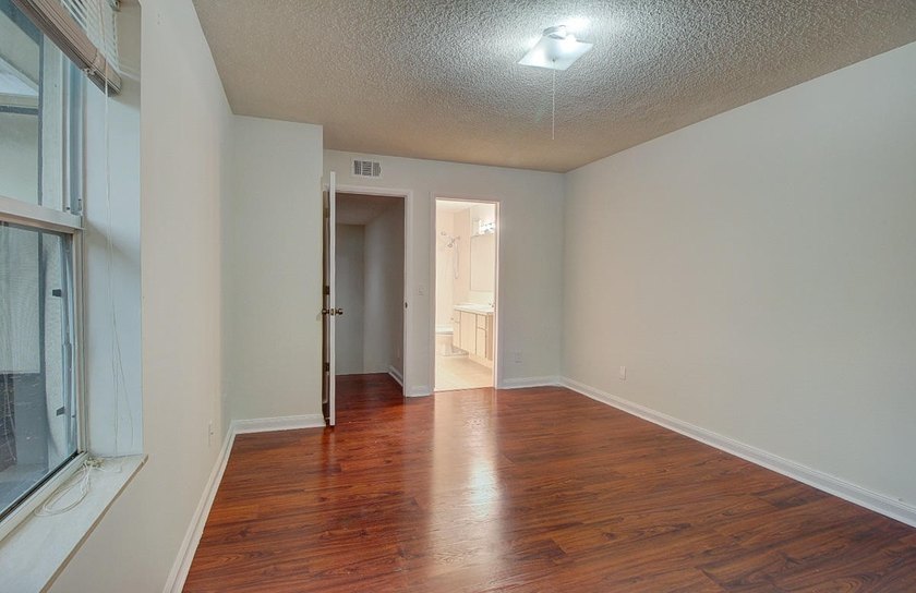 Tranquil 2-story townhouse featuring a bright, open floor plan - photo 25