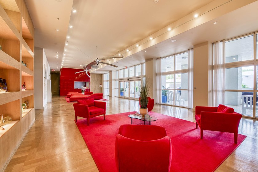 Beautifully updated corner-unit penthouse just steps to the - photo 26