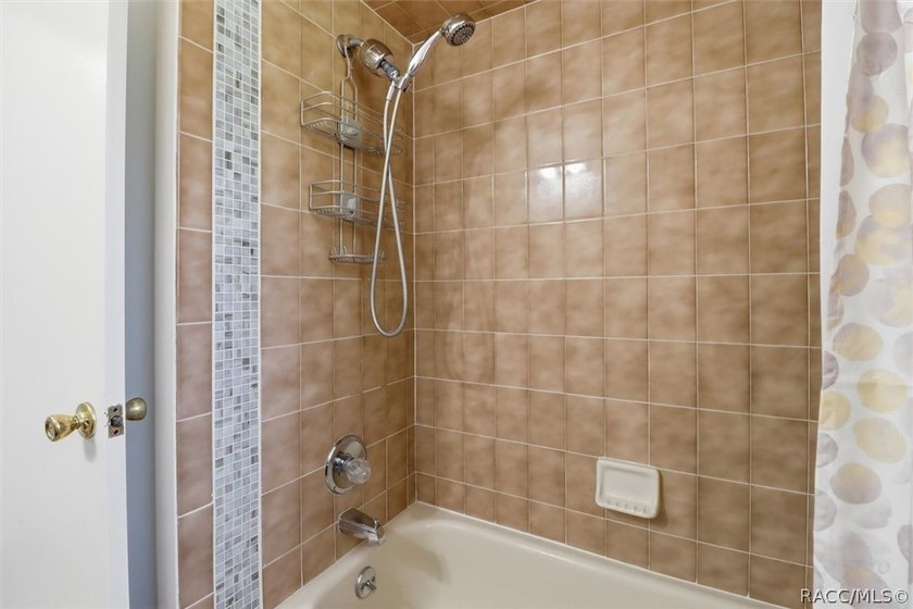 Discover comfortable Florida living in this 2-bedroom - photo 30