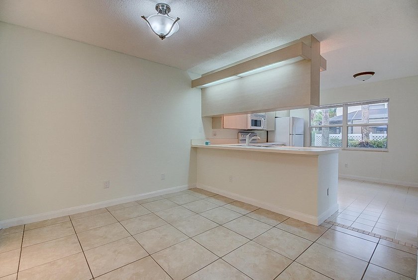 Tranquil 2-story townhouse featuring a bright, open floor plan - photo 33