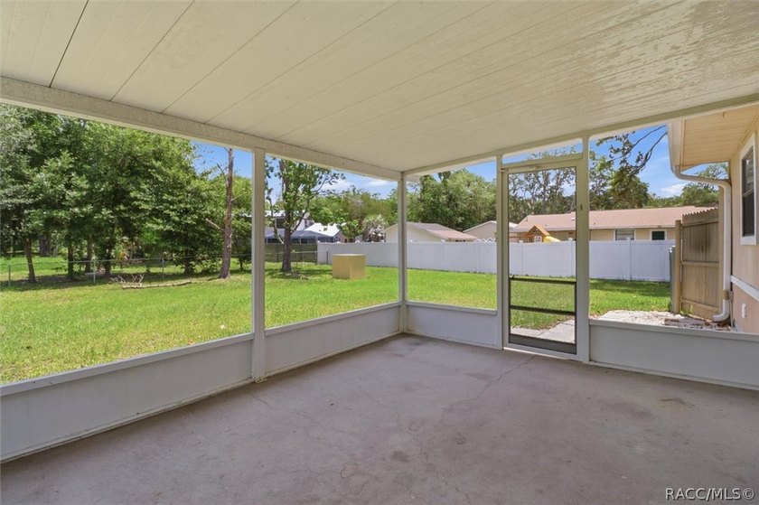 Discover comfortable Florida living in this 2-bedroom - photo 35
