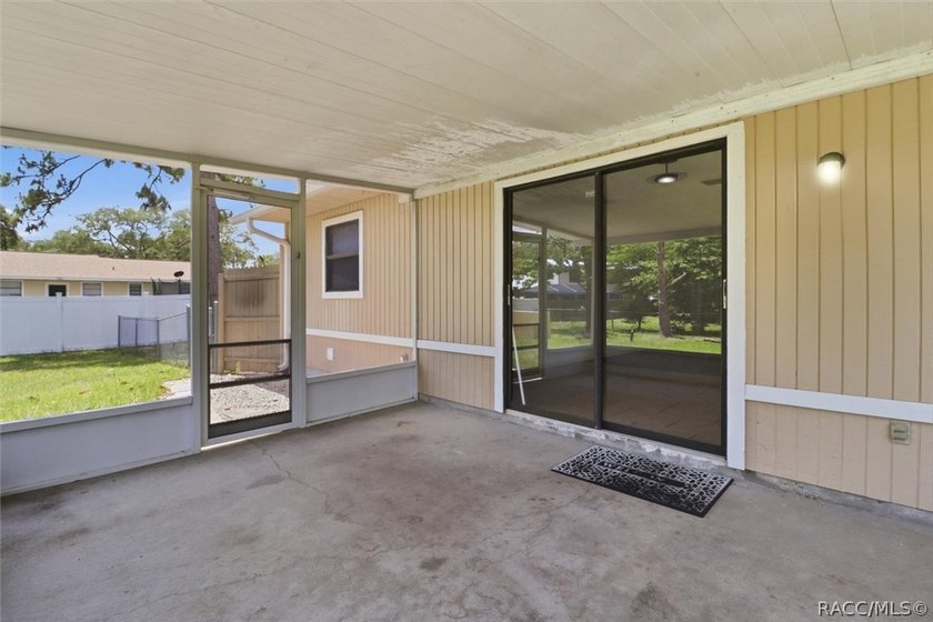 Discover comfortable Florida living in this 2-bedroom - photo 36