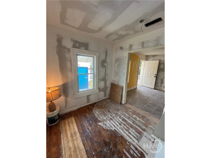 Remarks Value-add duplex with enormous potential - photo 3