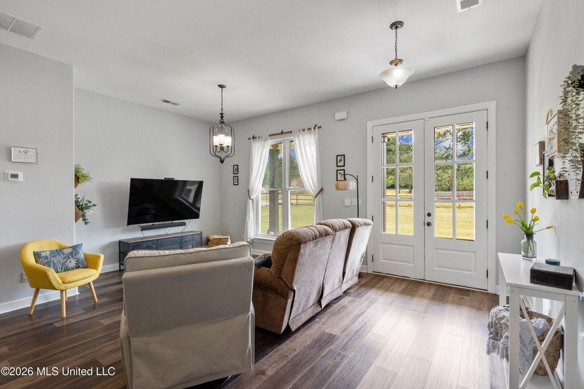 Country living at its best! This beautiful farmhouse-style home - photo 7