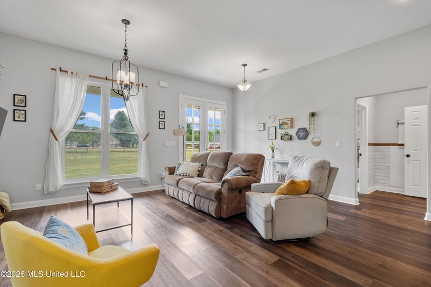 Country living at its best! This beautiful farmhouse-style home - photo 9