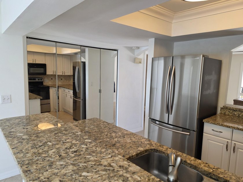 Rare opportunity to own a piece of heaven as Live-in or - photo 9