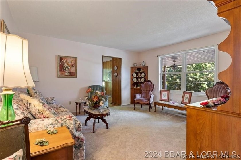 Four connected lots, nearly 2,900 square feet, three full baths - photo 11