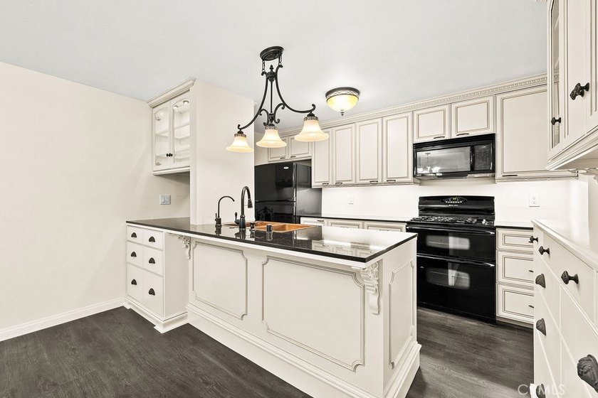 OCEAN AND GOLF COURSE VIEWS!!! Beautifully upgraded 2-bedroom - photo 12