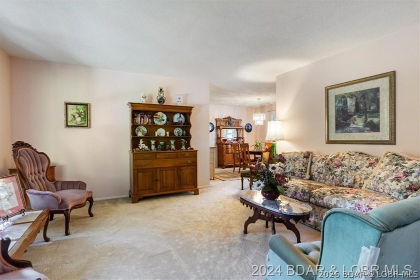 Four connected lots, nearly 2,900 square feet, three full baths - photo 15