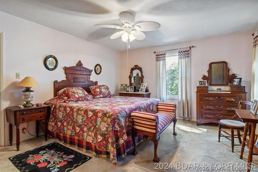 Four connected lots, nearly 2,900 square feet, three full baths - photo 18