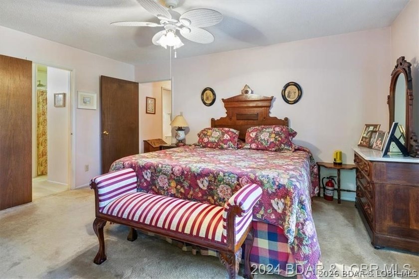 Four connected lots, nearly 2,900 square feet, three full baths - photo 19