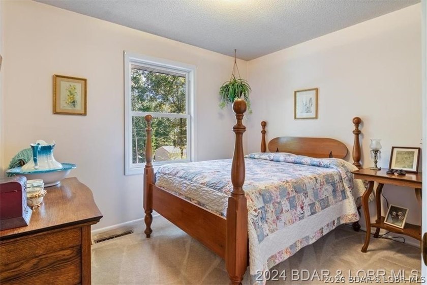 Four connected lots, nearly 2,900 square feet, three full baths - photo 23