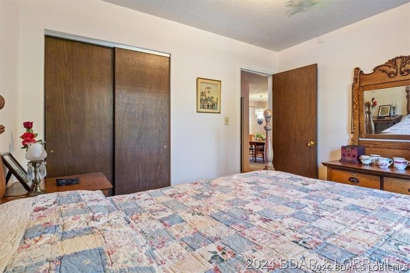 Four connected lots, nearly 2,900 square feet, three full baths - photo 24