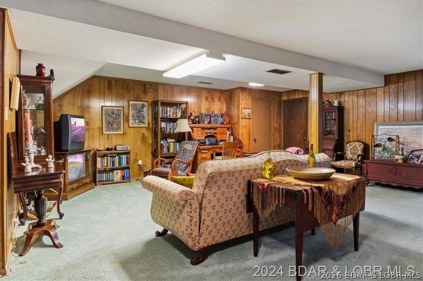 Four connected lots, nearly 2,900 square feet, three full baths - photo 26