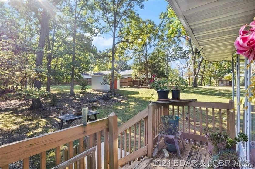 Four connected lots, nearly 2,900 square feet, three full baths - photo 29