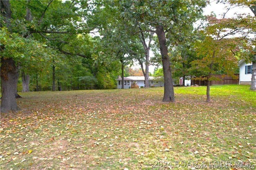 Four connected lots, nearly 2,900 square feet, three full baths - photo 31
