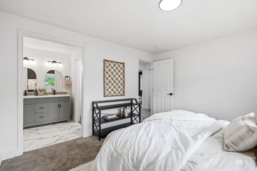 Welcome home to this beautifully updated mid-century home in one - photo 31