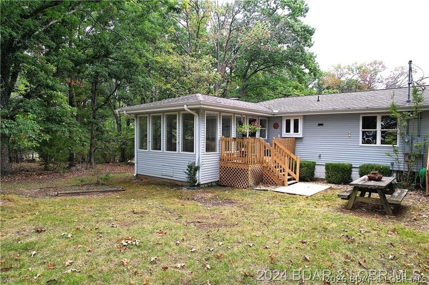 Four connected lots, nearly 2,900 square feet, three full baths - photo 36