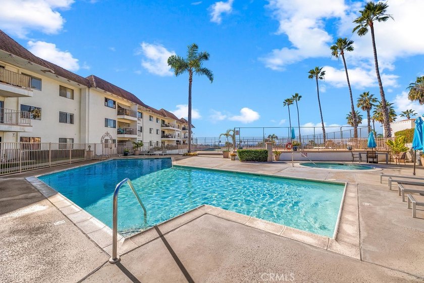 OCEAN AND GOLF COURSE VIEWS!!! Beautifully upgraded 2-bedroom - photo 43