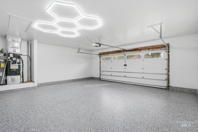 Welcome home to this beautifully updated mid-century home in one - photo 44