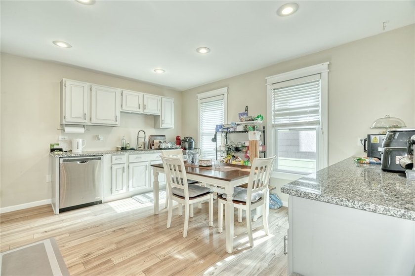 Welcome to 10 Menlo Place! Nestled on one of Rochester's most - photo 20