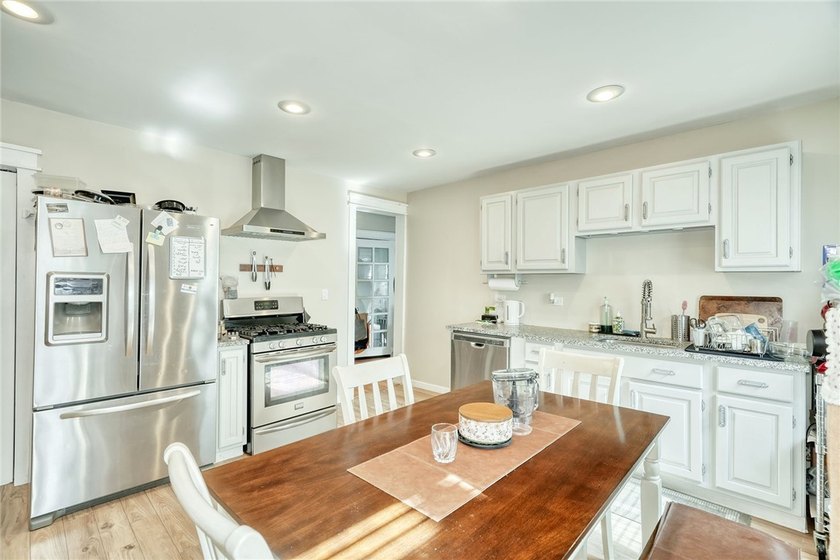 Welcome to 10 Menlo Place! Nestled on one of Rochester's most - photo 22