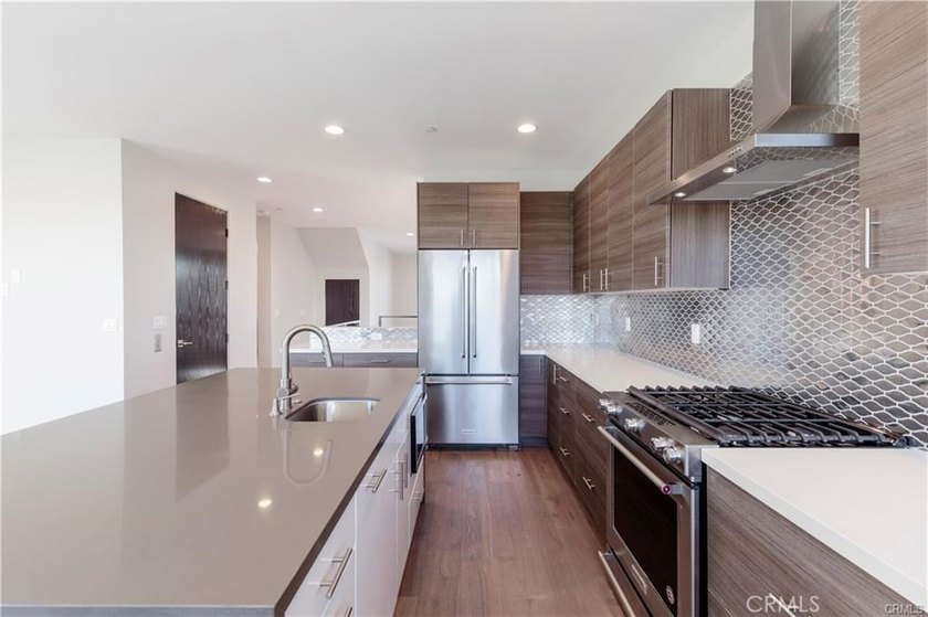 Newer Detached CONTEMPORARY STYLE OCEAN VIEW Town Home! - photo 31