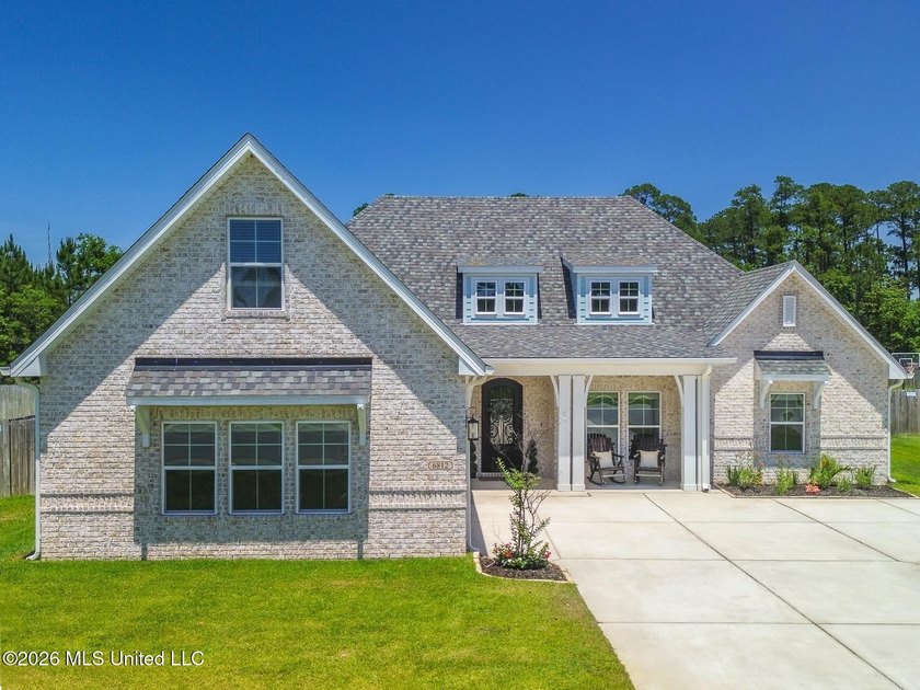 Spacious and beautifully designed 5BR/3BA home in The Enclave at - photo 2
