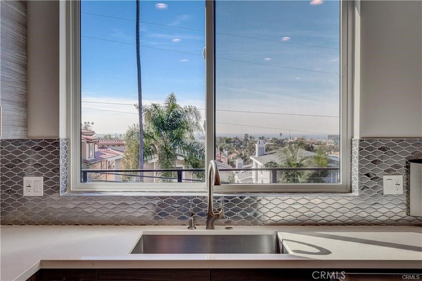 Newer Detached CONTEMPORARY STYLE OCEAN VIEW Town Home! - photo 32