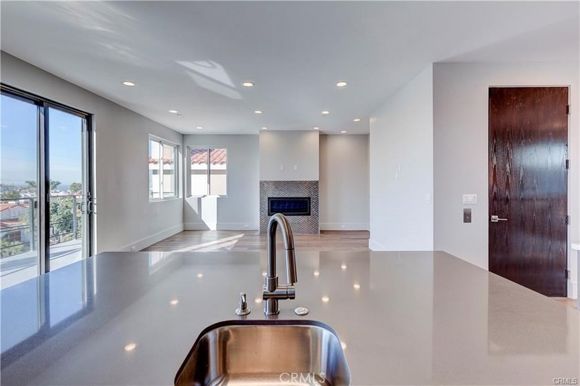 Newer Detached CONTEMPORARY STYLE OCEAN VIEW Town Home! - photo 34