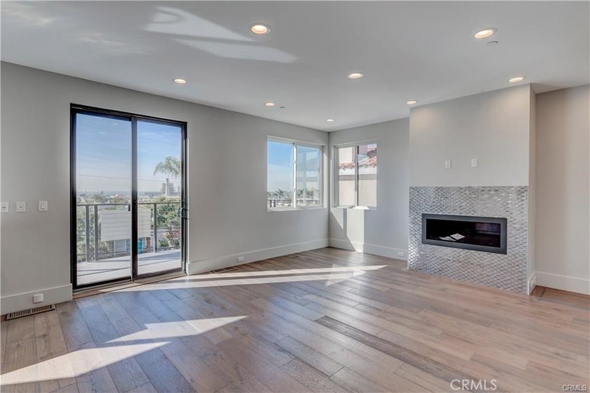 Newer Detached CONTEMPORARY STYLE OCEAN VIEW Town Home! - photo 35