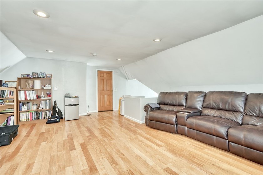 Welcome to 10 Menlo Place! Nestled on one of Rochester's most - photo 37