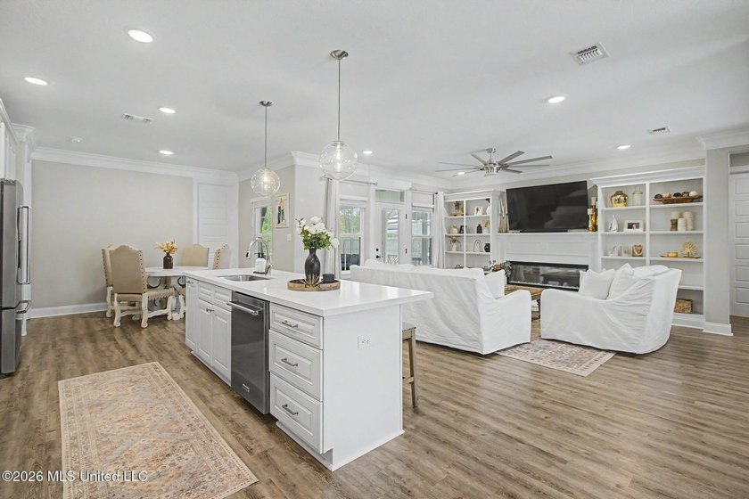 Spacious and beautifully designed 5BR/3BA home in The Enclave at - photo 9