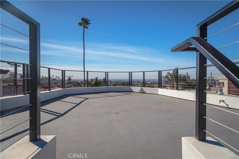 Newer Detached CONTEMPORARY STYLE OCEAN VIEW Town Home! - photo 44