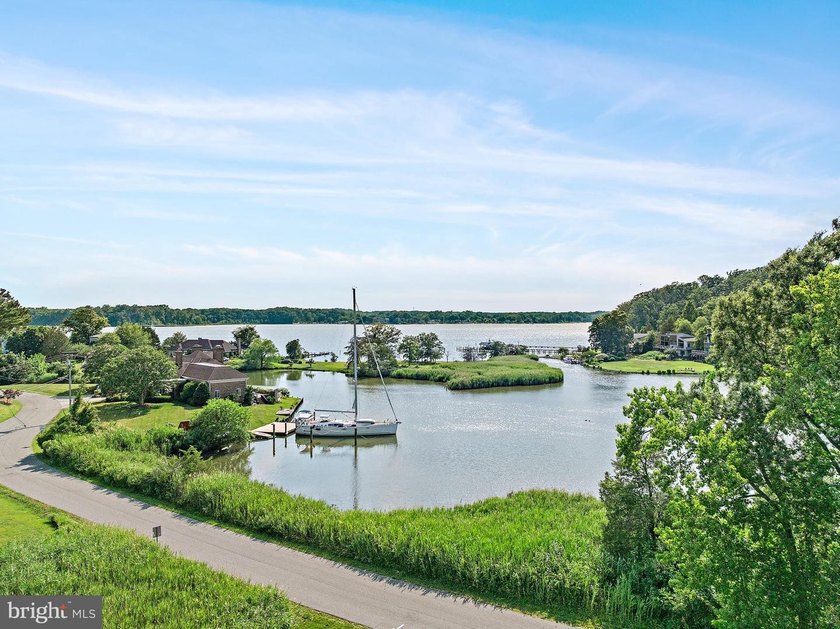Sunsets, Water Views &amp; Effortless Coastal Living in Hillsmere - photo 3