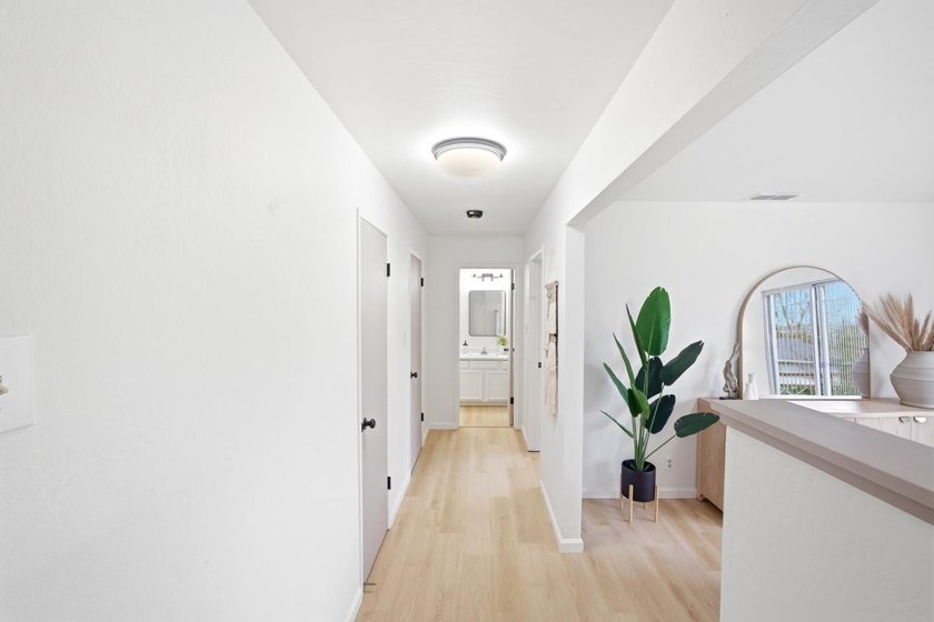 16 Moneta Court offers the perfect blend of comfort, flexibility - photo 4