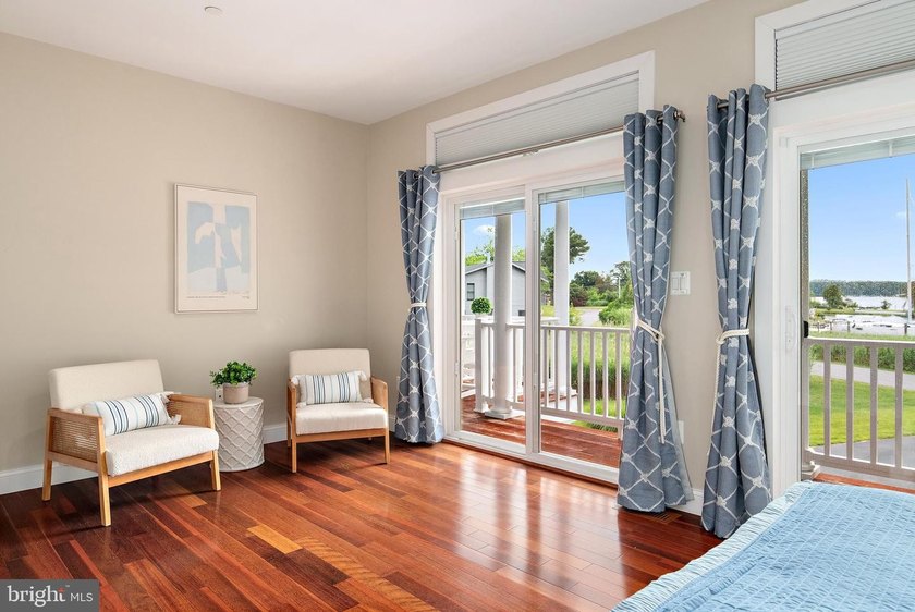 Sunsets, Water Views &amp; Effortless Coastal Living in Hillsmere - photo 8