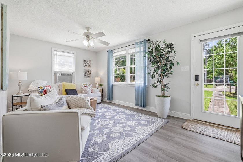 This charming, affordable two bedroom cottage brings easy living - photo 6