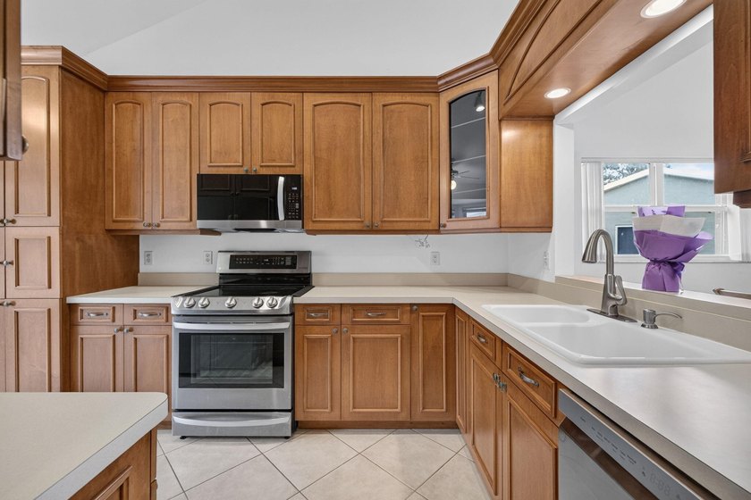 Welcome to this charming two-story townhouse located in - photo 7