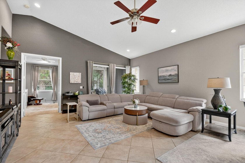 Welcome to this beautiful townhome in the highly desirable - photo 15