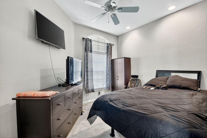 Welcome to this beautiful townhome in the highly desirable - photo 28