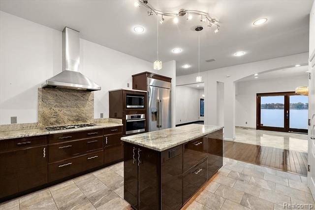 **Stunning Walnut Lake Waterfront on Cove Lane** Welcome to 130 - photo 32