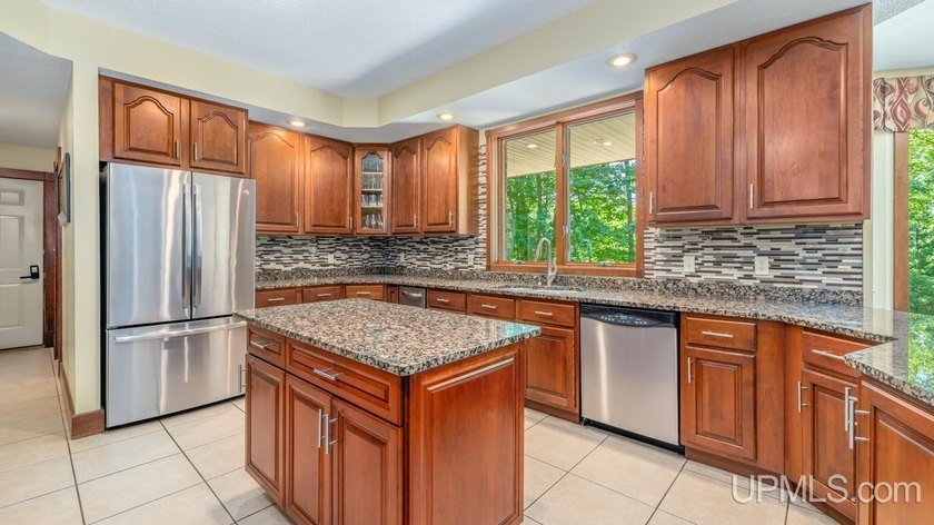 Some homes simply check the boxes. This one defines the - photo 11