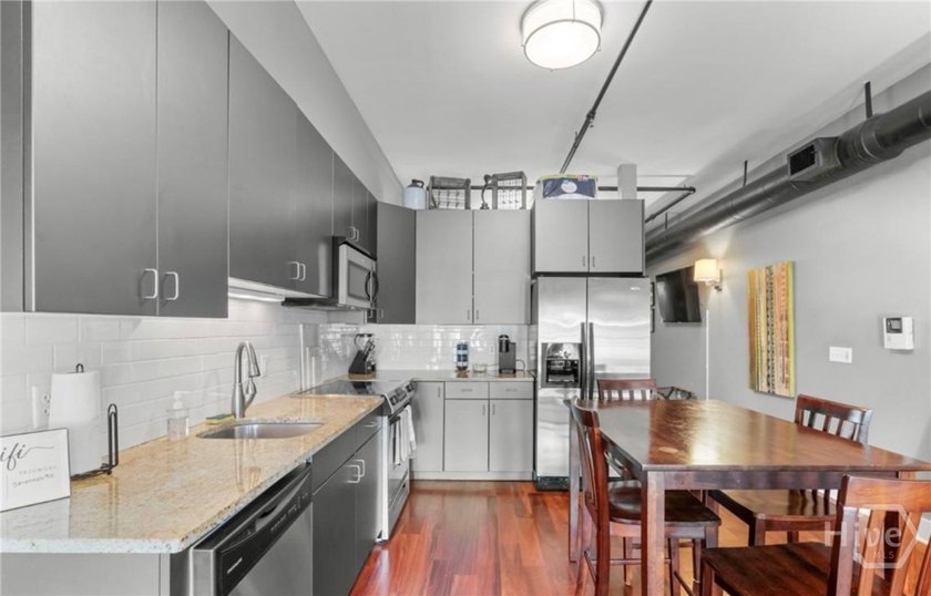 Chic Broughton Street Loft - Prime Location in the heart of - photo 3
