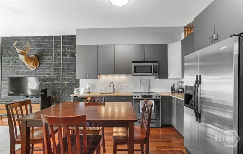 Chic Broughton Street Loft - Prime Location in the heart of - photo 8