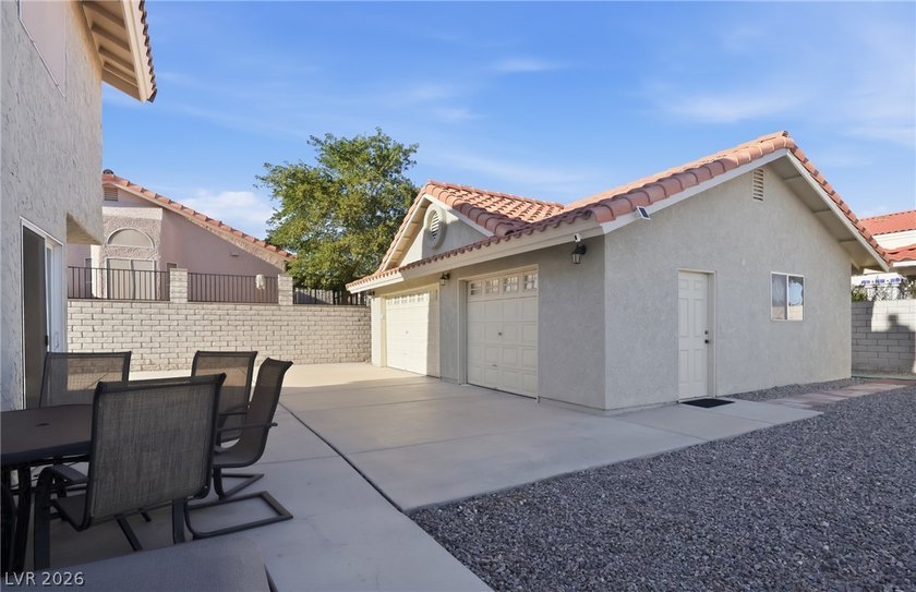 Fully remodeled home arched up on a corner lot with views and NO - photo 26