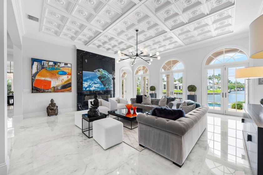 Nestled along the widest canal in Royal Palm Yacht &amp; Country - photo 8